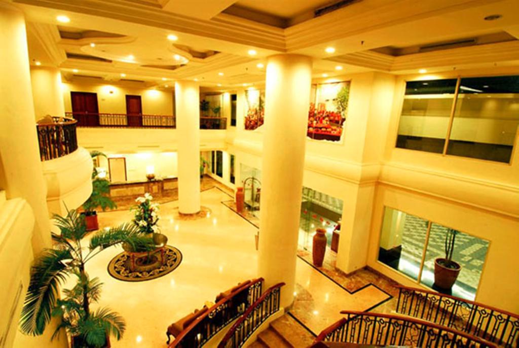 โรงแรมกรัน ปุรี มานาโด ภายนอก รูปภาพ